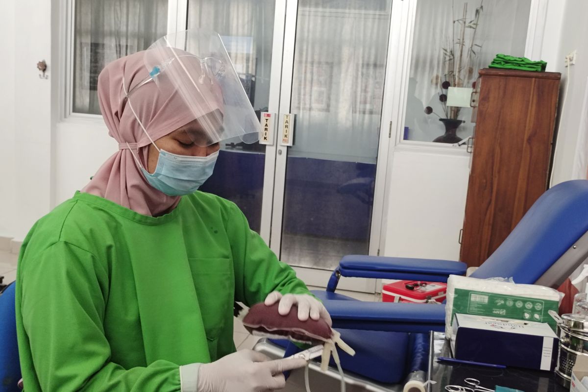 UTD PMI Lampung catat empat orang penyitas COVID-19 donor plasma konvalesen