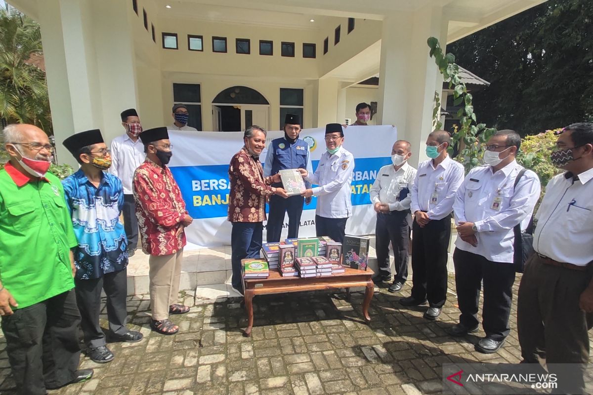 DDII Kalsel Bantu 500 eksampler qur'an untuk warga HST