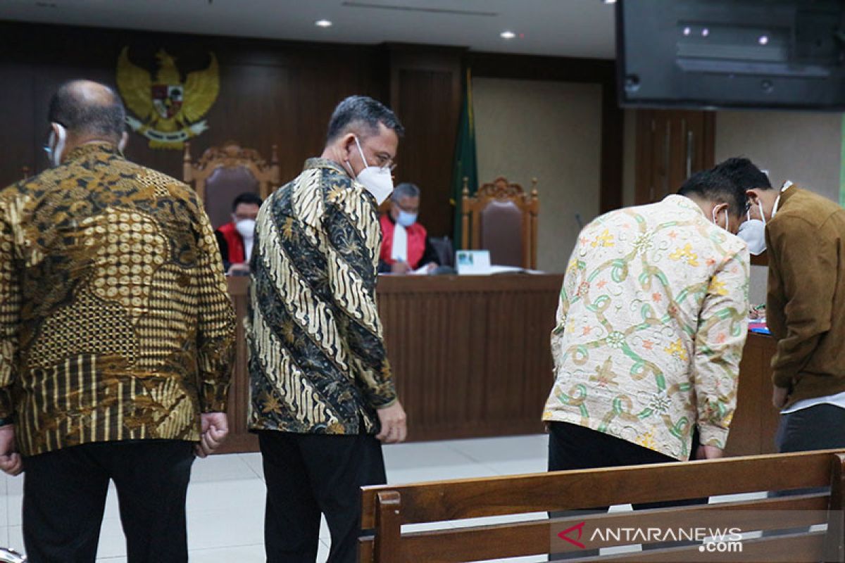 Jaksa KPK cecar Dirjen Kemenspos terkait istilah "bina lingkungan"