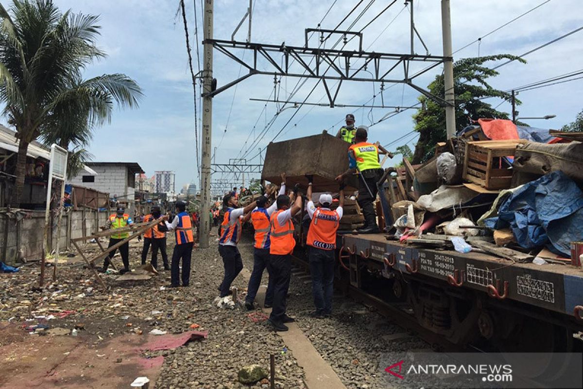 PT KAI Daop 1 Jakarta tertibkan kawasan Pasar Gaplok