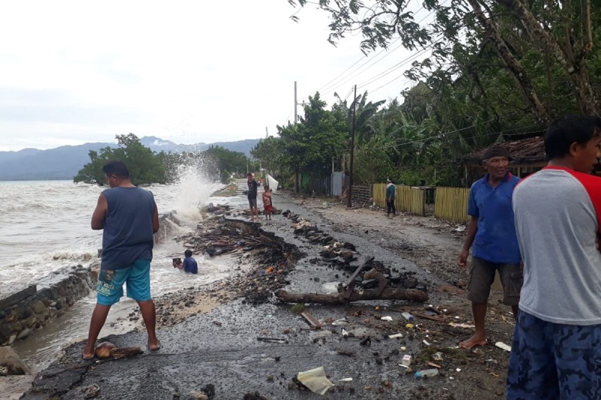 Polsek Leihitu telah  data kerusakan rumah akibat cuaca ekstrem