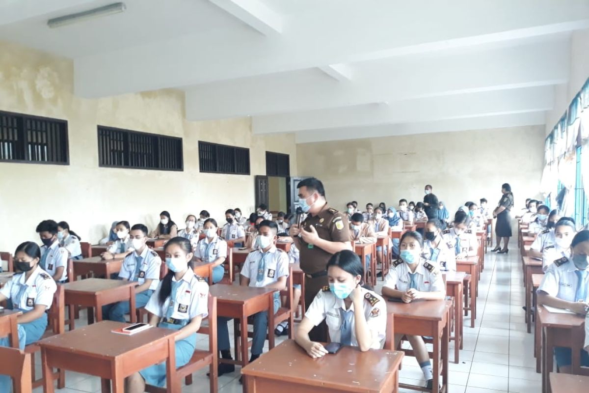 Jaksa Masuk Sekolah di  Minahasa