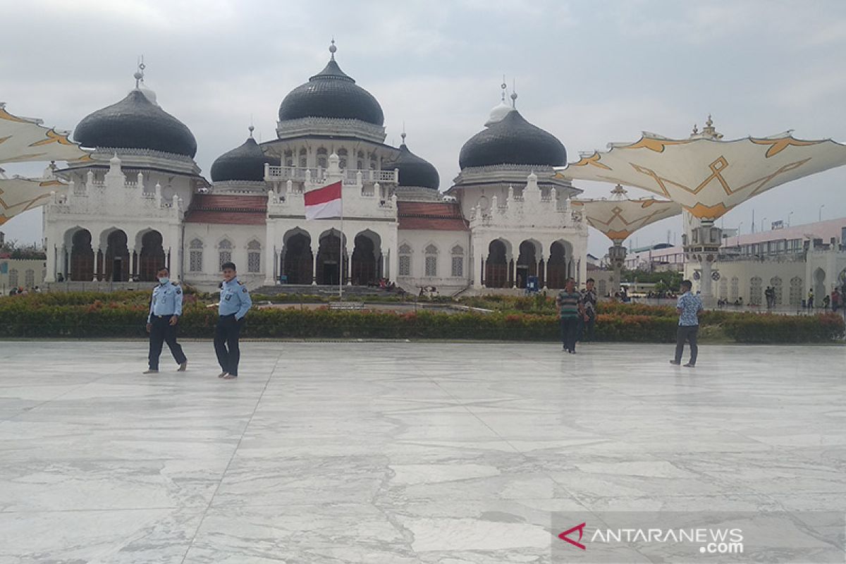 Buat konten TikTok di Masjid Raya Aceh, 4 pria ini ditahan petugas