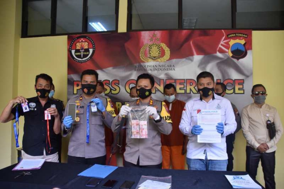 Tiga oknum mengaku wartawan peras pejabat ditahan polisi