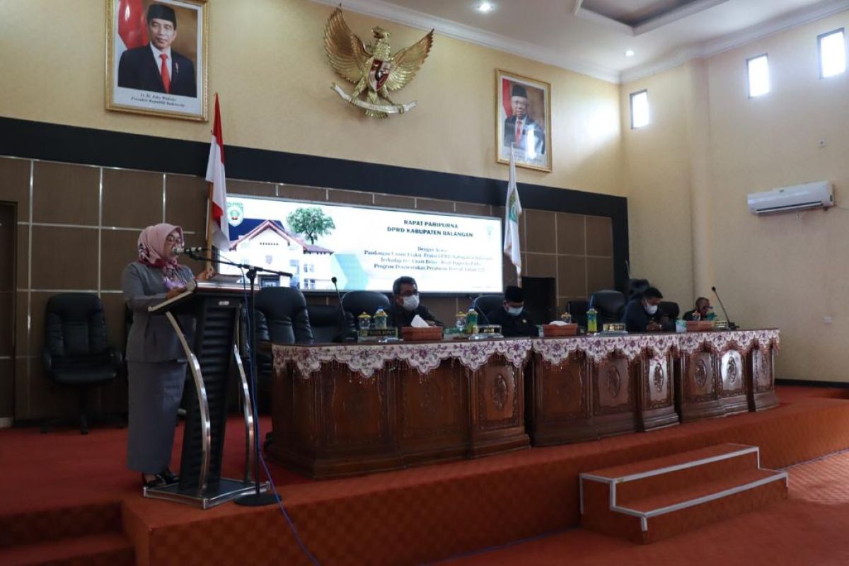 Enam fraksi DPRD Balangan sampaikan pandangan umum terkait 16 Raperda