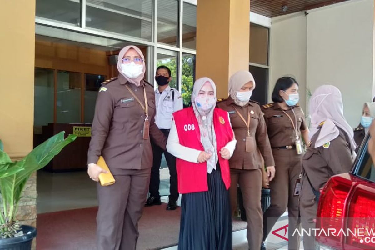 Jaksa tahan tersangka kasus korupsi KJKS kelurahan di Padang, Sumbar