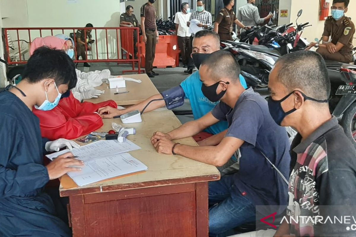 59 orang tahanan Kejari Padang dipindahkan ke Rutan
