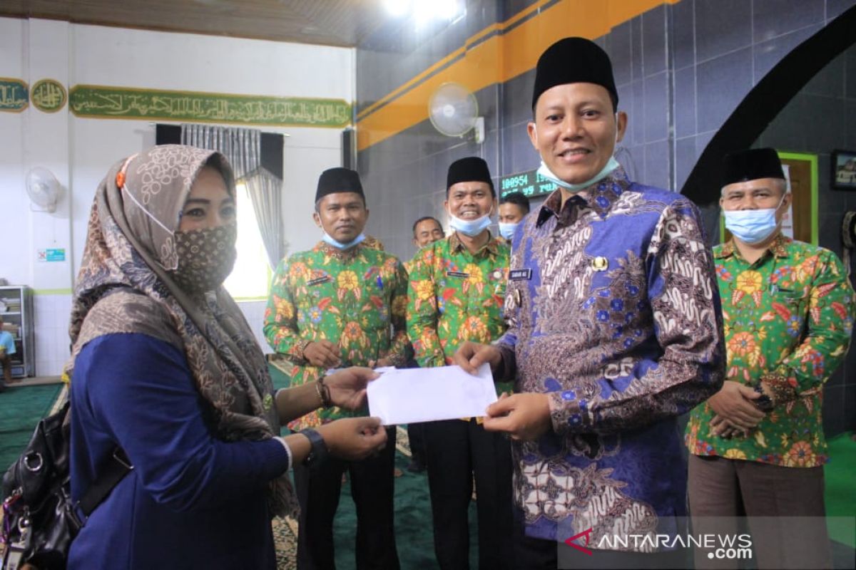 Baznas Pasaman salurkan zakat Rp346 juta kepada 367 penerima