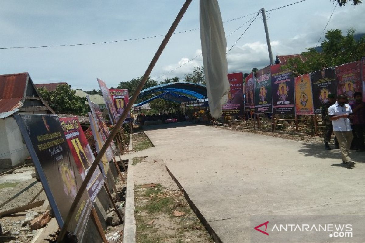 Pelayat terus berdatangan ke rumah duka Briptu Herlis korban MIT Poso