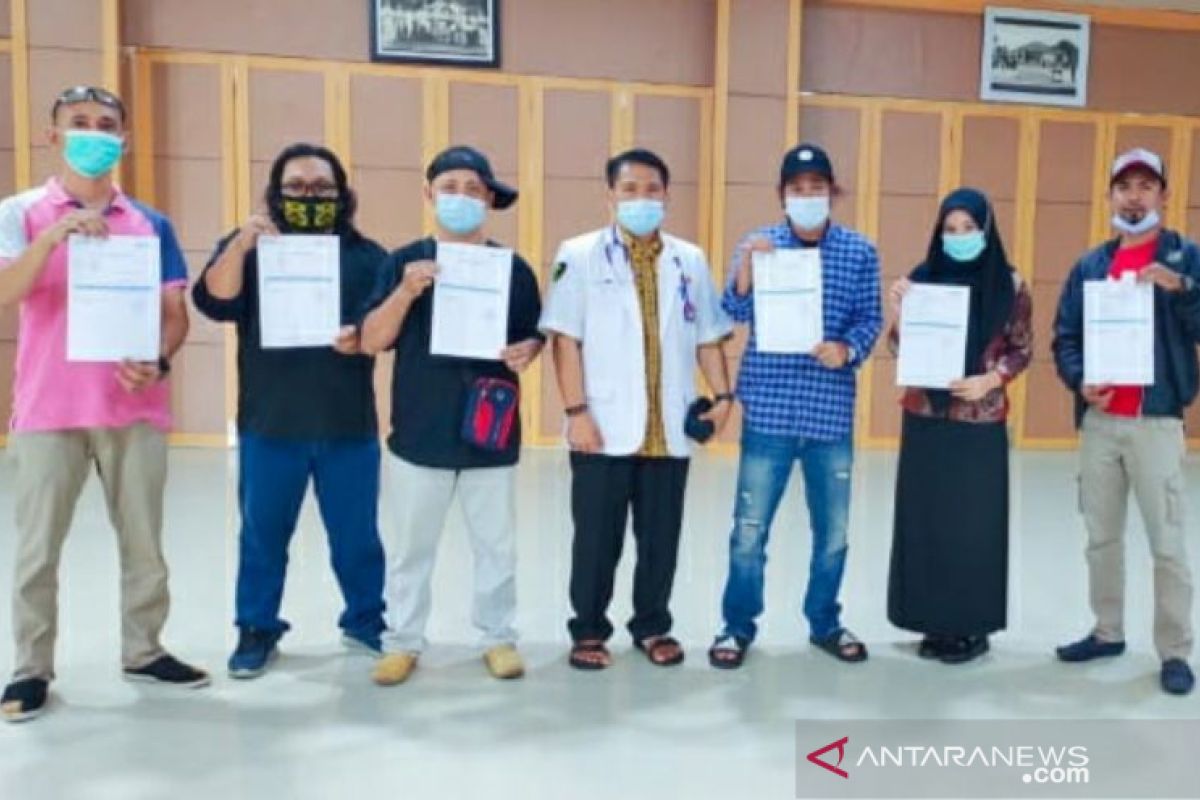 1.003 petugas sektor pelayanan publik dapat vaksinasi COVID-19