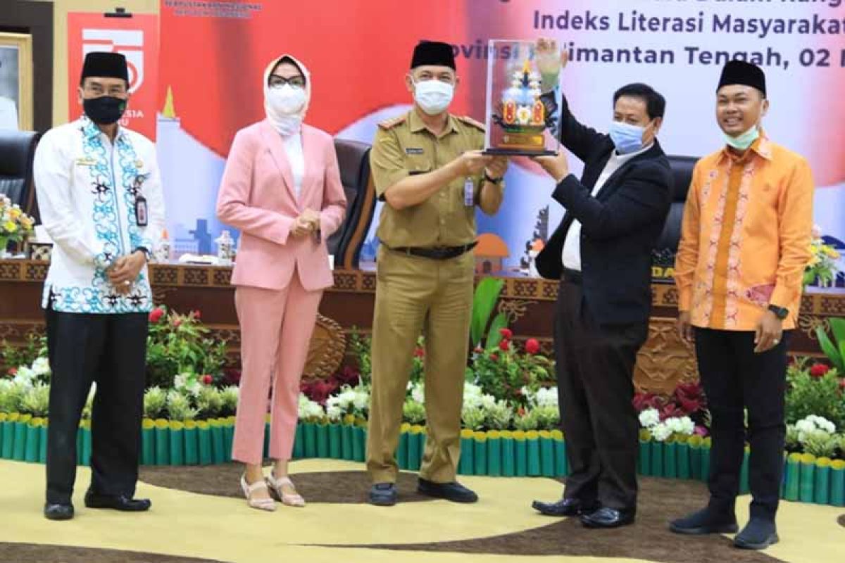 Pemerintah se-Kalteng diminta tingkatkan literasi baca masyarakat