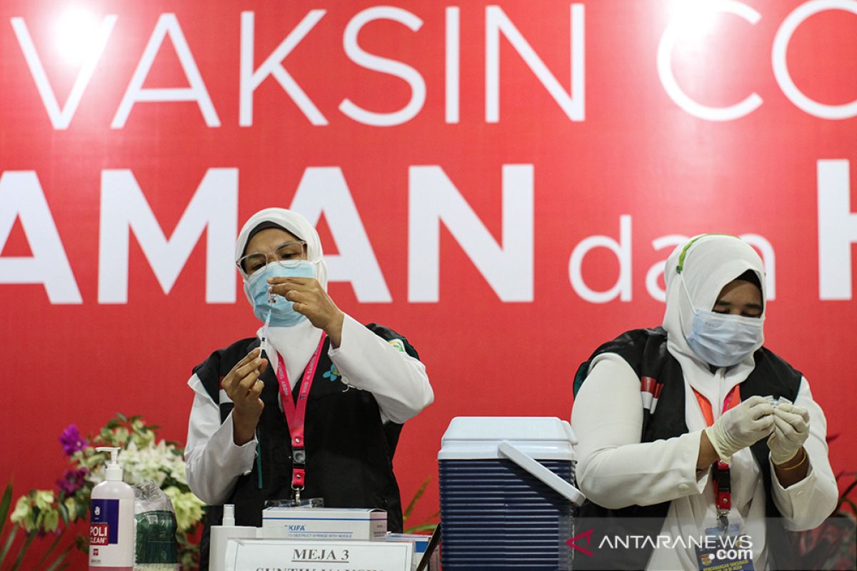 30.337 nakes Aceh sudah disuntik vaksin COVID-19 dosis kedua