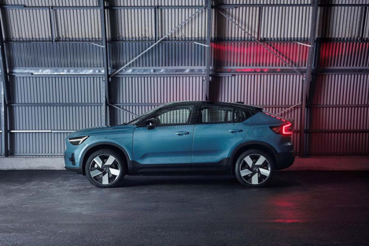 SUV listrik Volvo C40 Recharge siap dijual online