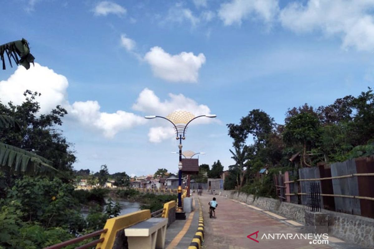 Pemkot Mataram terapkan padat karya tata 16 kelurahan rawan kumuh