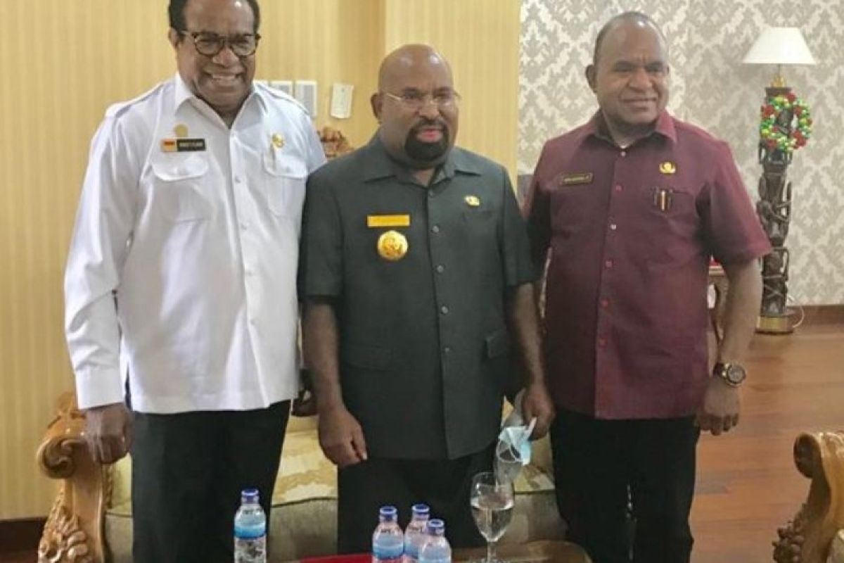 Gubernur dan Sekda Papua definitif Dance Flassy gelar pertemuan