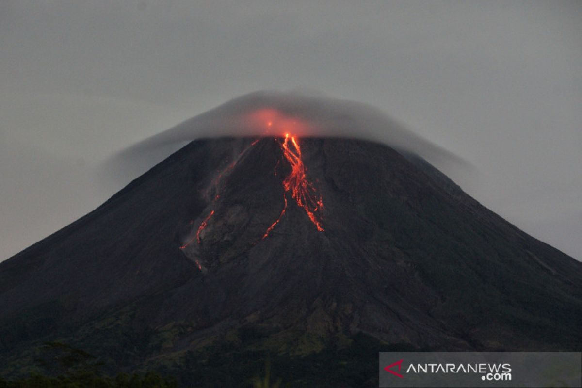 Gunung Merapi 13 kali meluncurkan guguran lava pijar