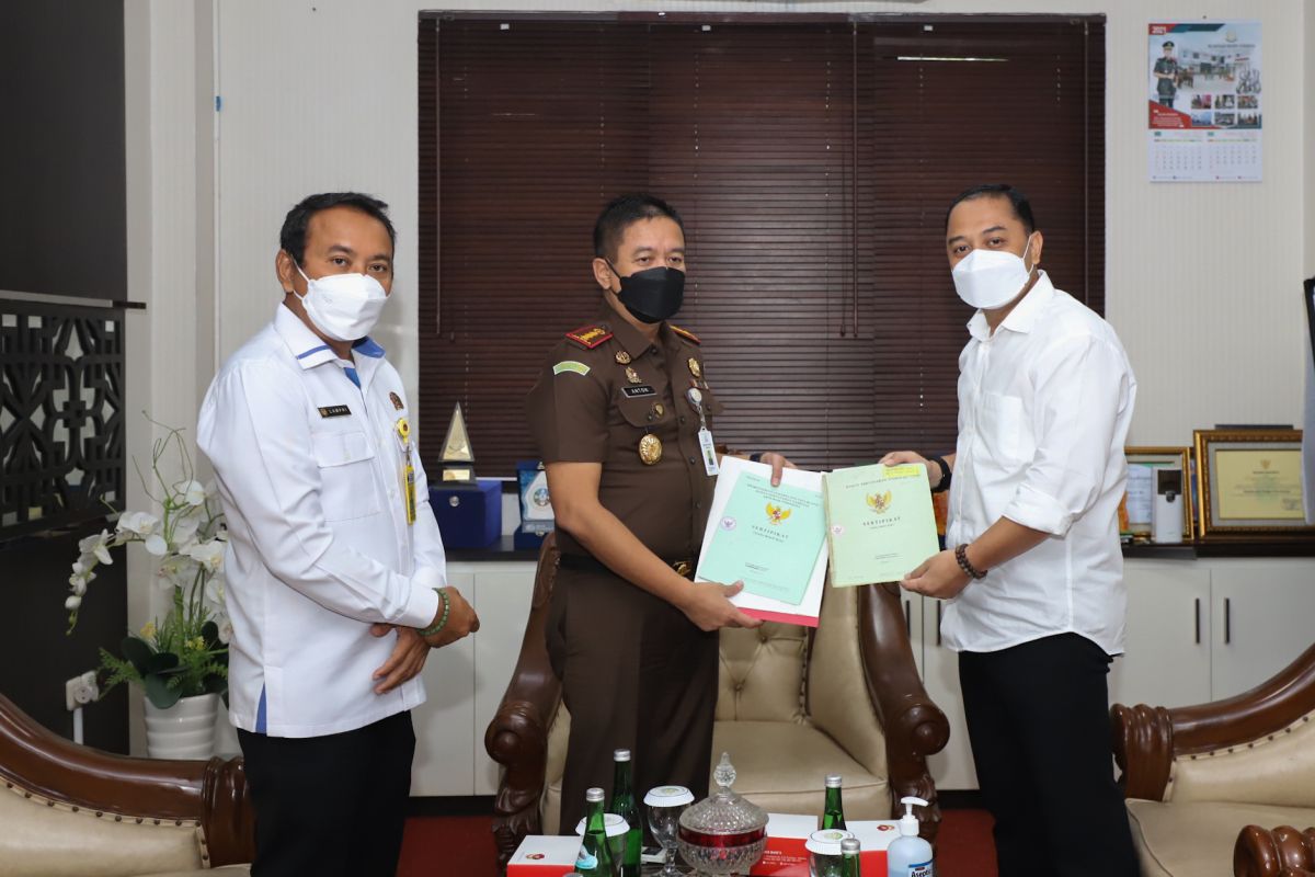 Kejari serahkan aset brandgang senilai Rp36 miliar kepada Pemkot Surabaya