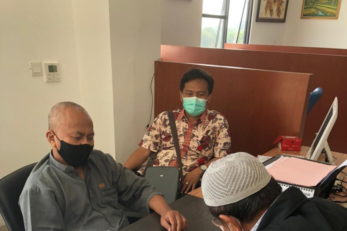 Penyidik Kanwil DJP Banten serahkan tersangka  korupsi ke Kejari Tangsel