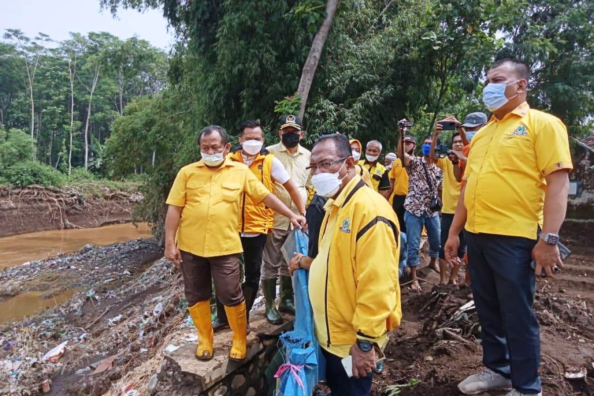 Tanggul jebol di Probolinggo, Golkar Jatim minta pengurus dan legislator cari solusi