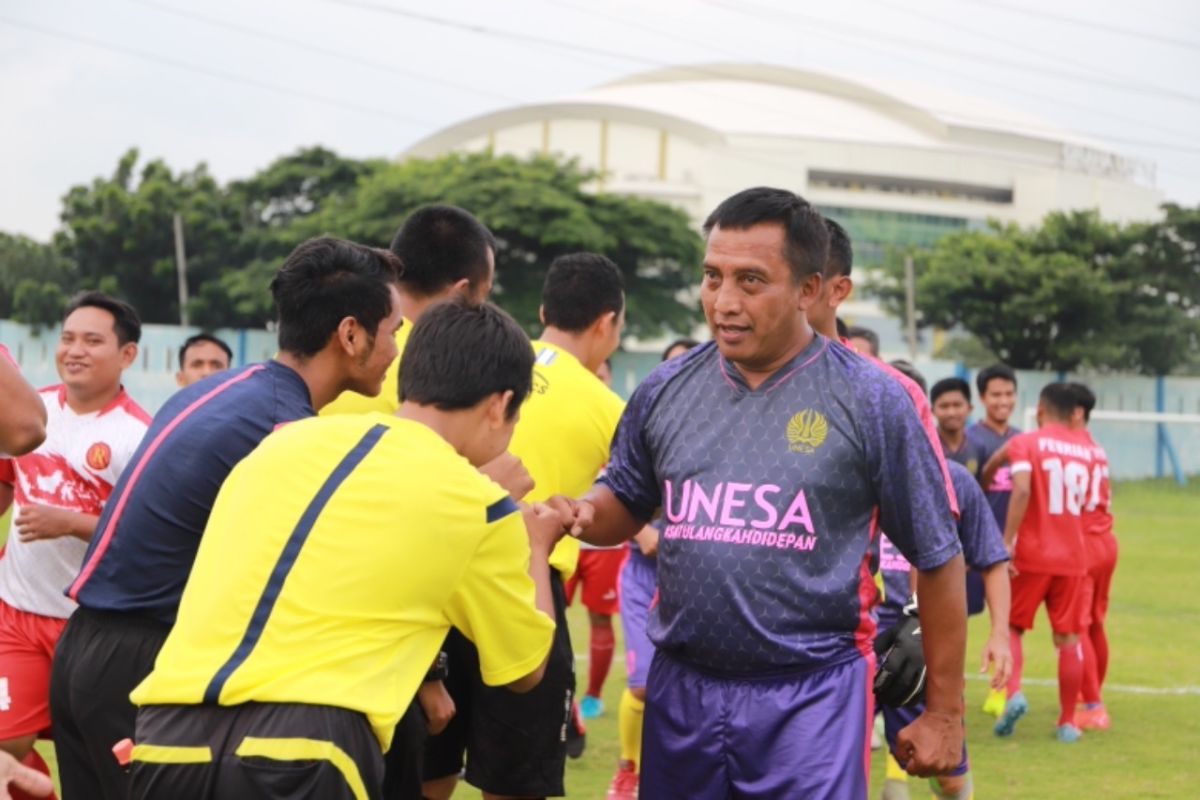 Unesa bersama legenda Persebaya gelar laga amal untuk korban bencana alam di Jatim