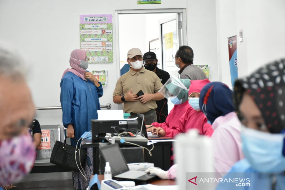 Gubernur Babel dan pejabat Kemenkes pantau vaksinasi COVID-19