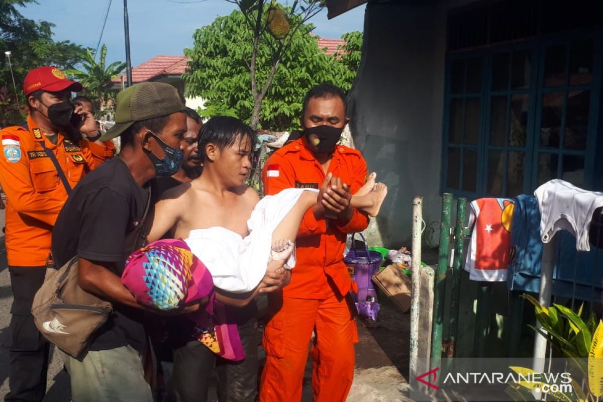 Tim SAR gabungan temukan anak terseret ombak di pantai Padang