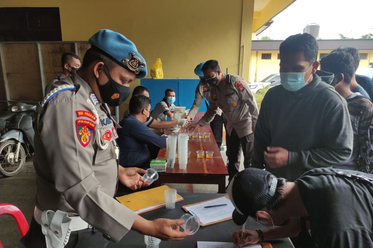 233 personel Polres Bangka Tengah lakukan tes urine
