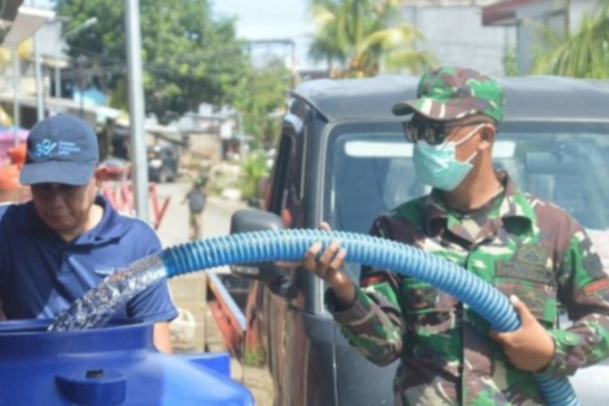 TNI AD bantu air bersih kepada warga korban gempa Sulbar