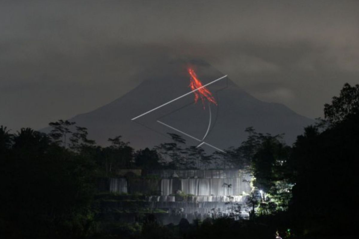 Mount Merapi emits incandescent lava 13 times on Saturday