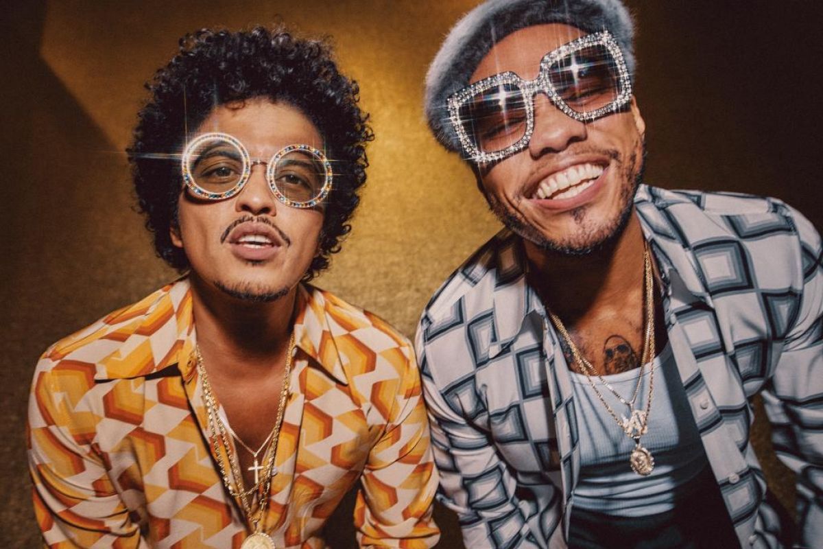 Bruno Mars dan Anderson .Paak rilis "Leave the Door Open"