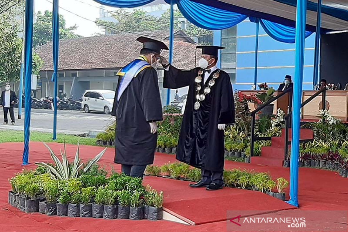 Universitas Muhammadiyah Purwokerto gelar wisuda secara luring dan daring