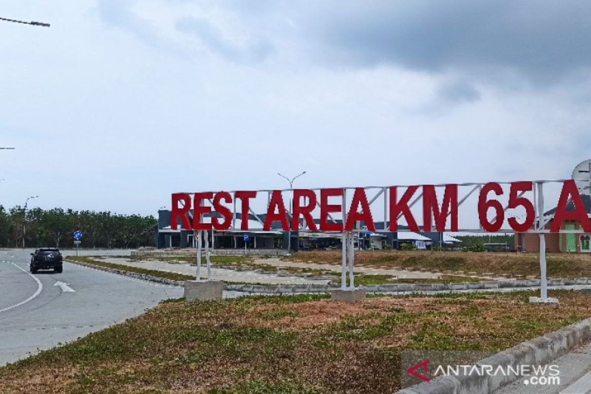 Nyamannya melepas penat di rest area tol Medan-Tebing Tinggi