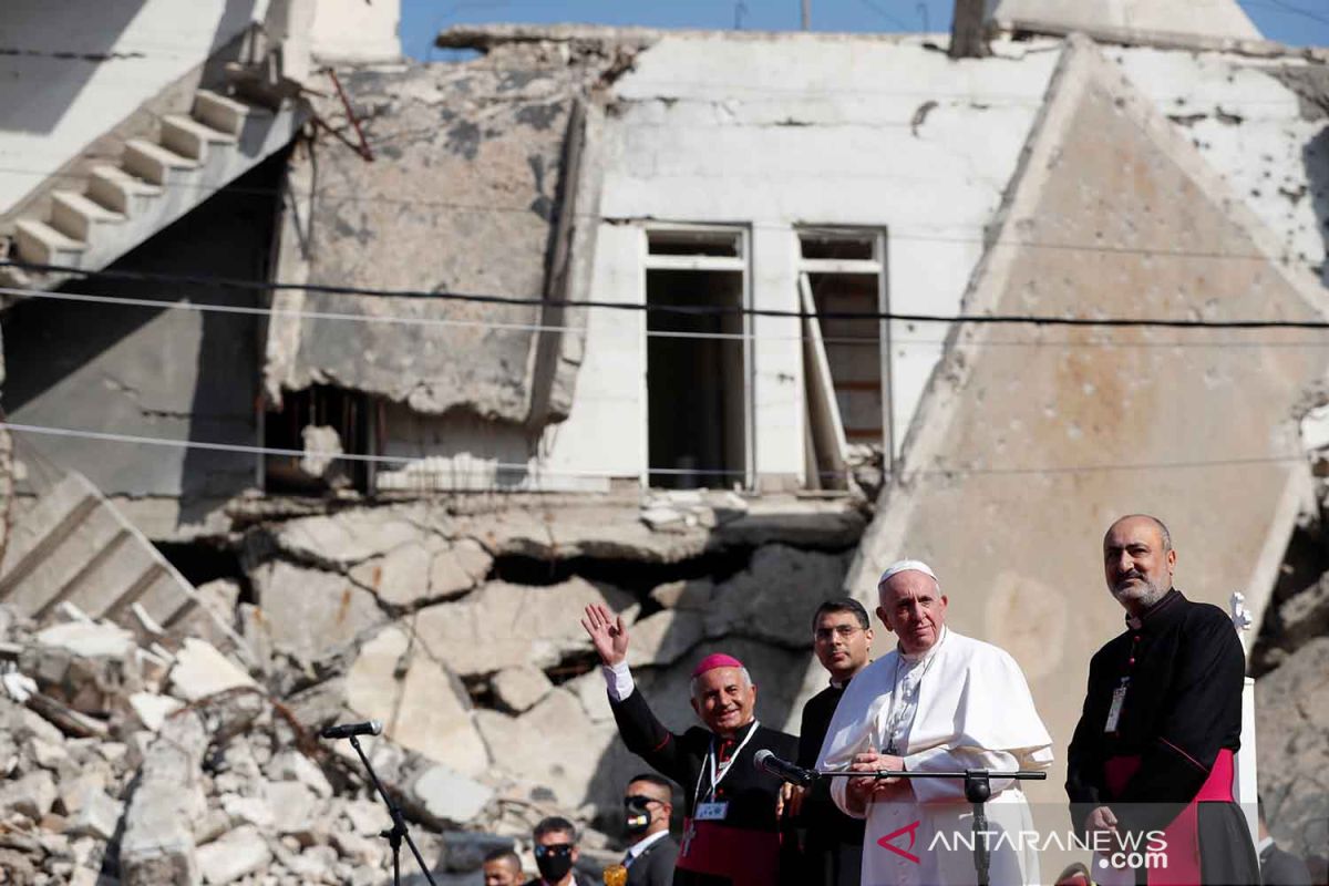 Paus Fransiskus mendarat di Mosul, Irak utara