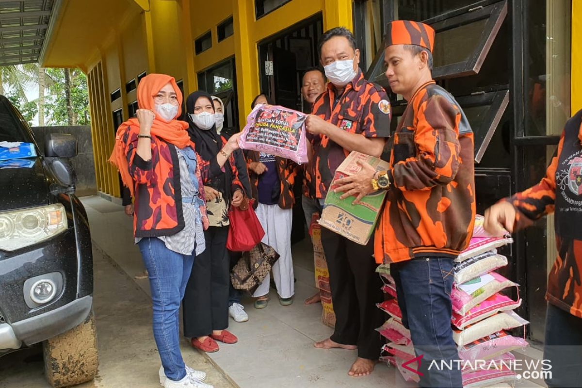 Pemuda pancasila balikpapan salurkan bantuan banjir kalsel