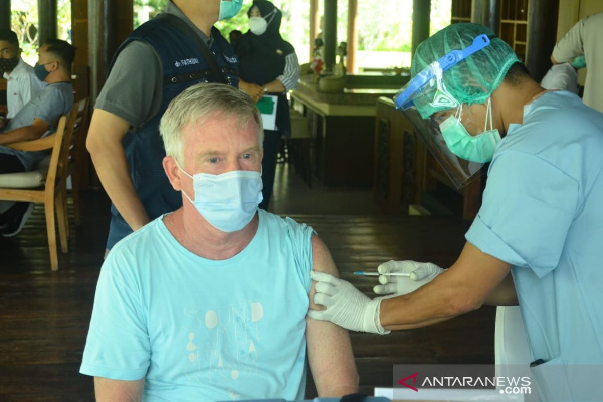 Pelaku usaha jasa pariwisata Lombok antusias divaksin COVID-19