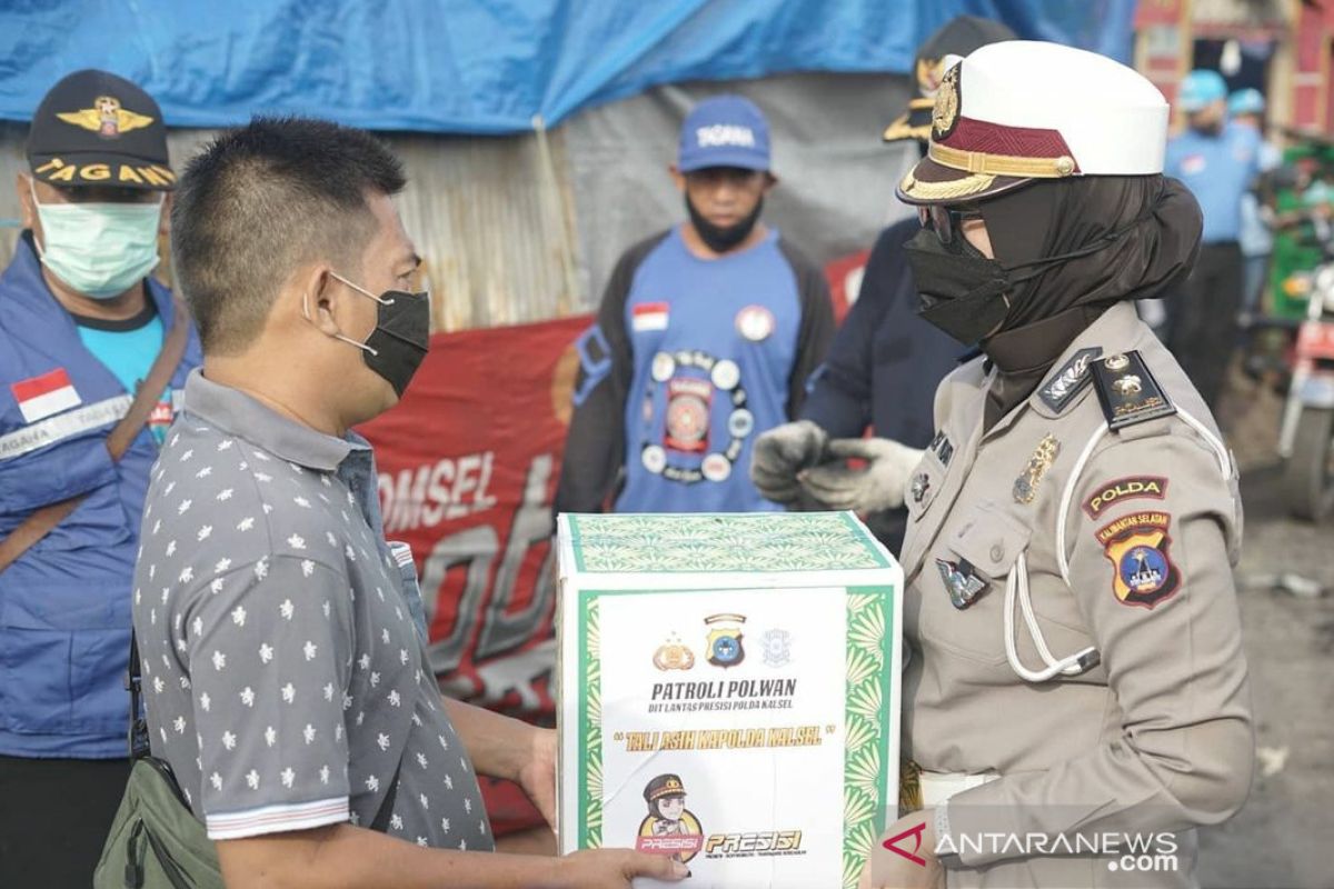 Patroli Polwan Presisi sambangi korban kebakaran di Banjarmasin