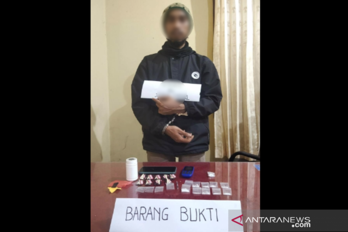 Ditresnarkoba Polda Sultra bekuk warga Konawe Selatan diduga edarkan sabu-sabu