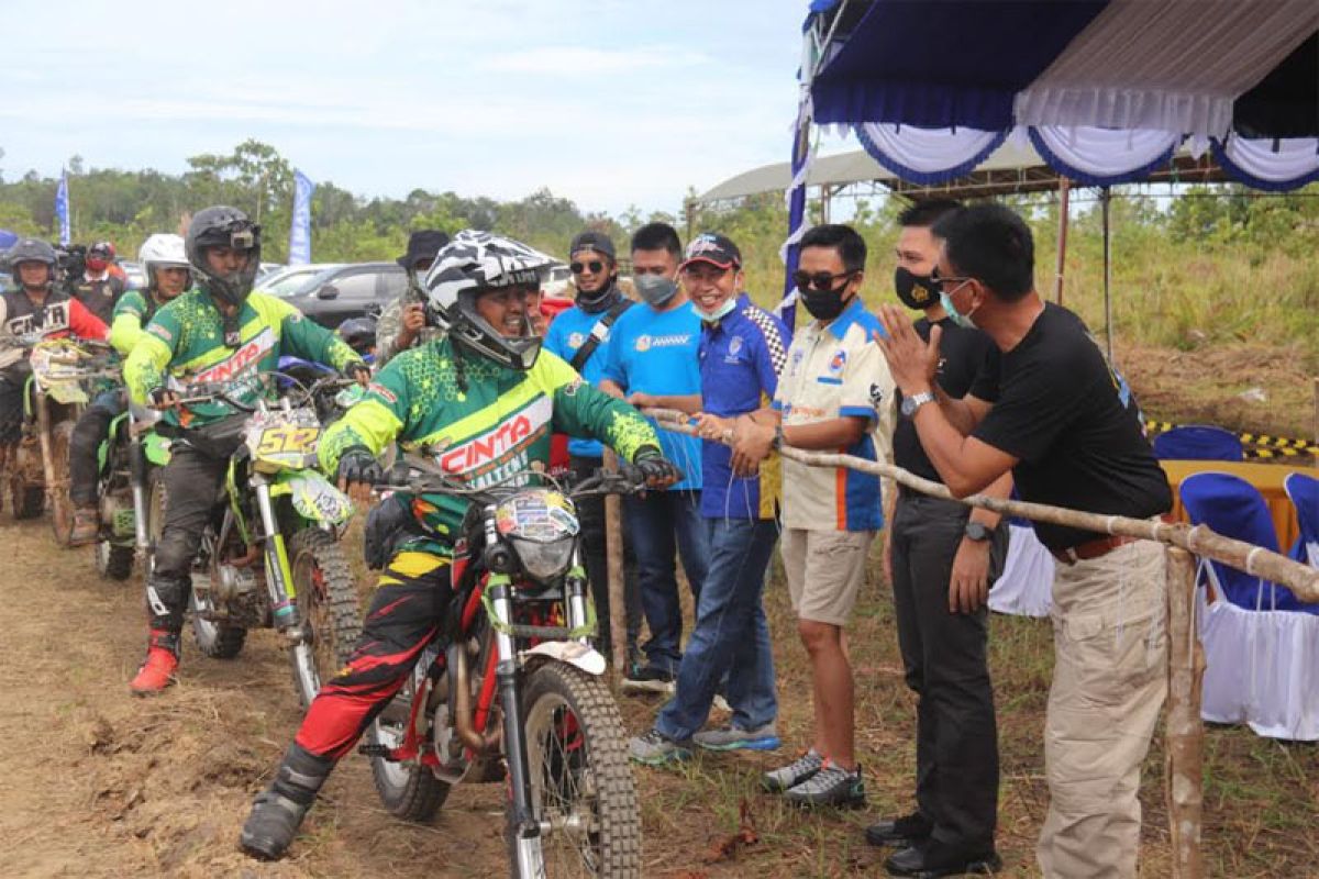 Wabup Barito Utara lepas  peserta touring Badaduhup