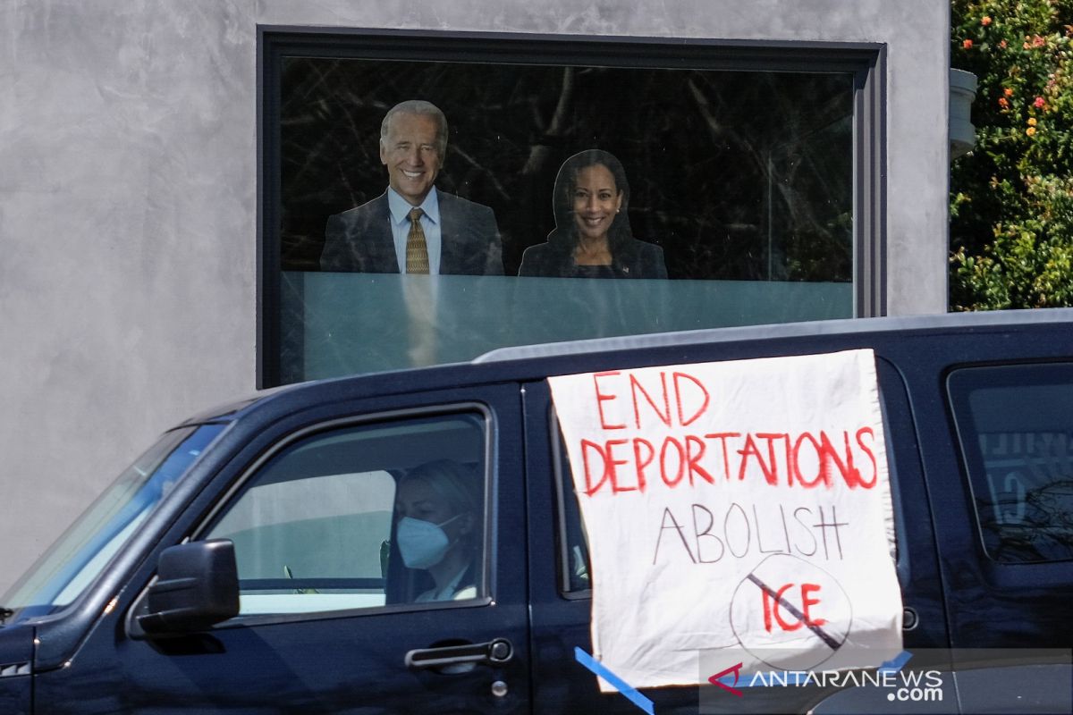 Partai Demokrat desak Biden lawan dimulainya kembali kebijakan imigrasi Trump