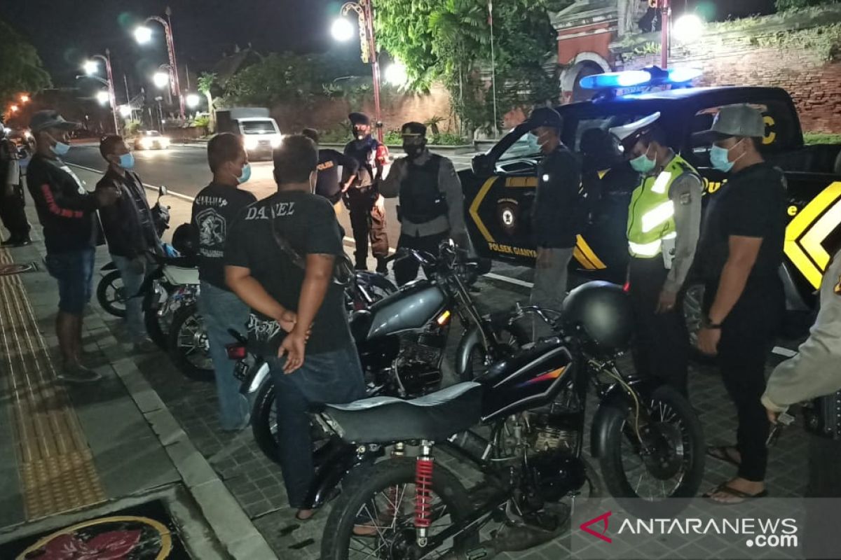 Polsek Gianyar amankan sembilan motor knalpot 