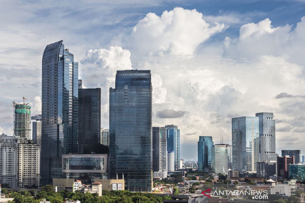 Cuaca cerah berawan hiasi langit Jakarta pada Selasa siang