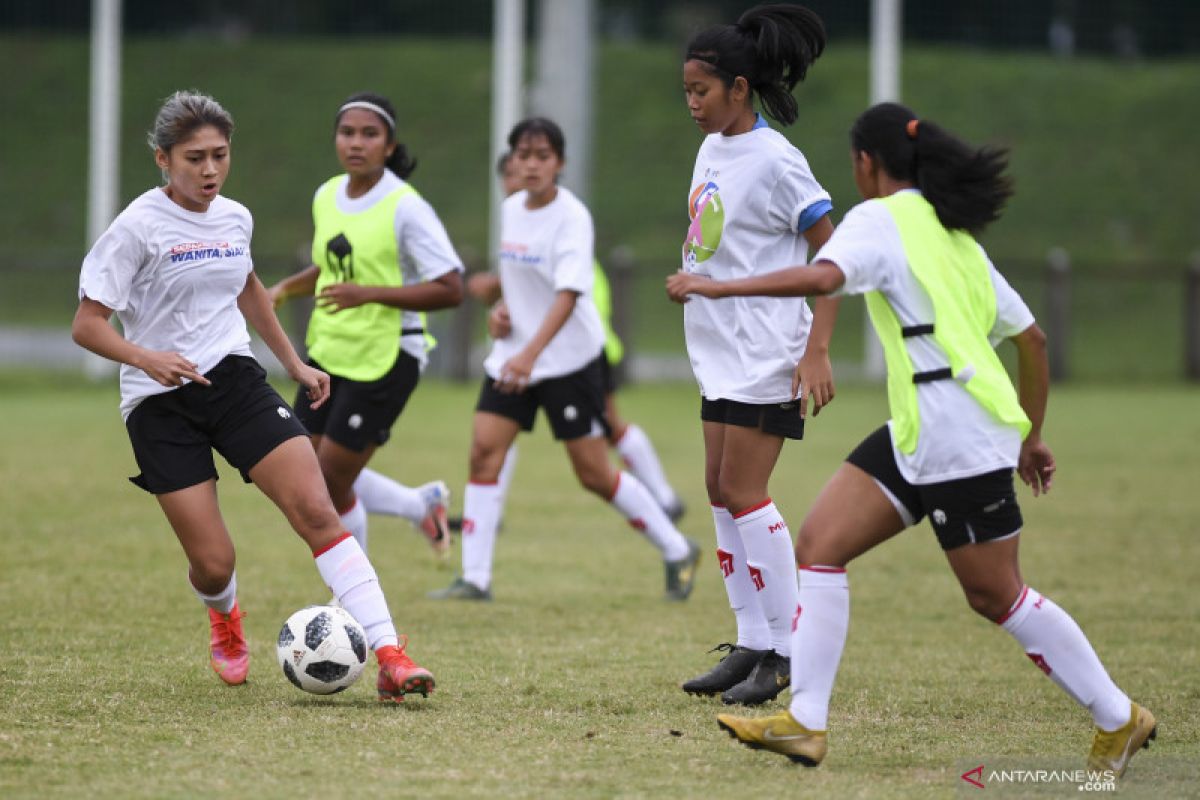 Timnas sepak bola putri jalani latihan perdana hadapi SEA Games 2021