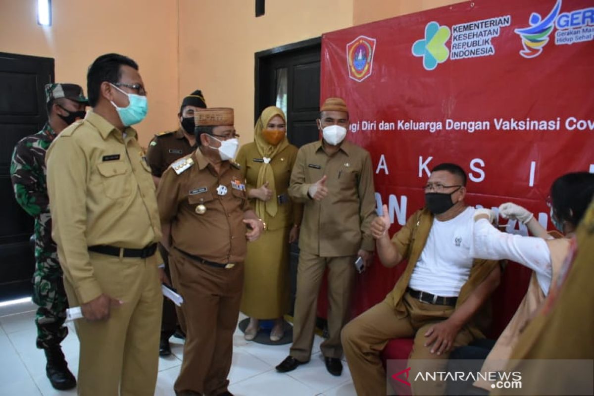 Bupati Gorontalo Utara targetkan semua guru dapat vaksin COVID-19
