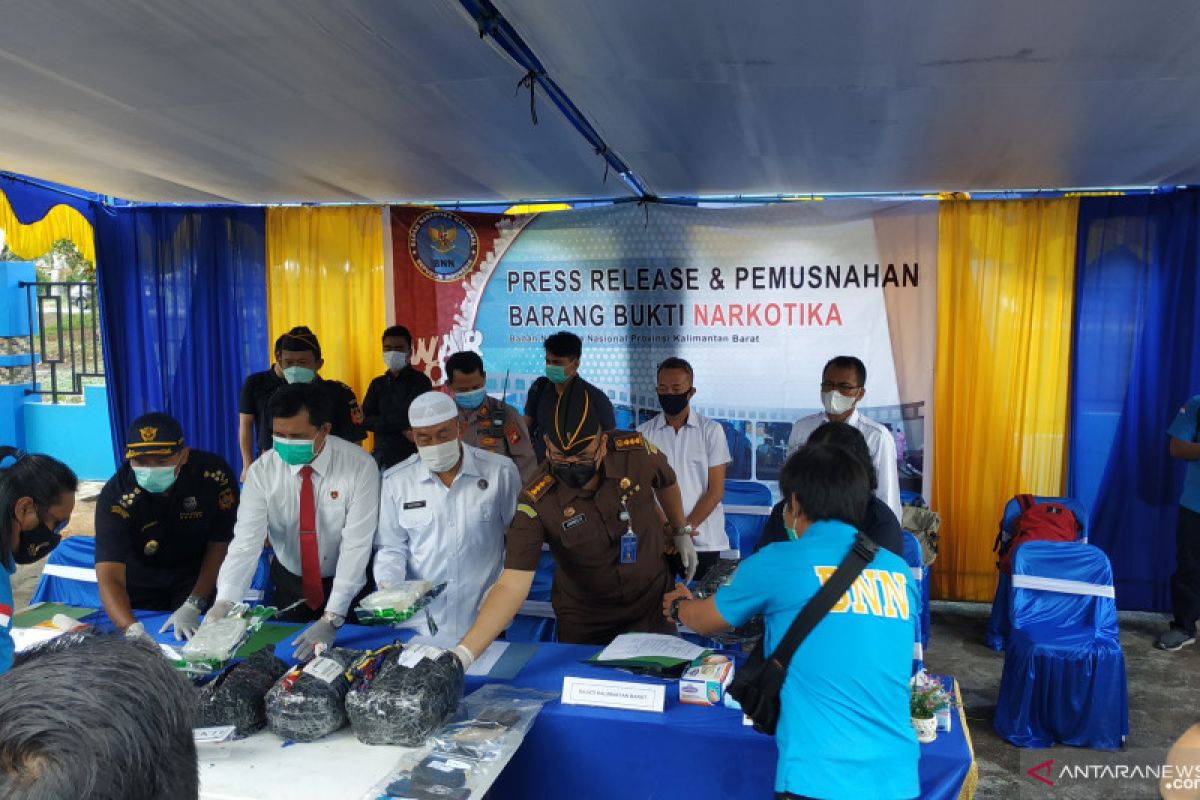 BNN Kalimantan Barat  ungkap pengiriman 11 kg ganja dari Medan