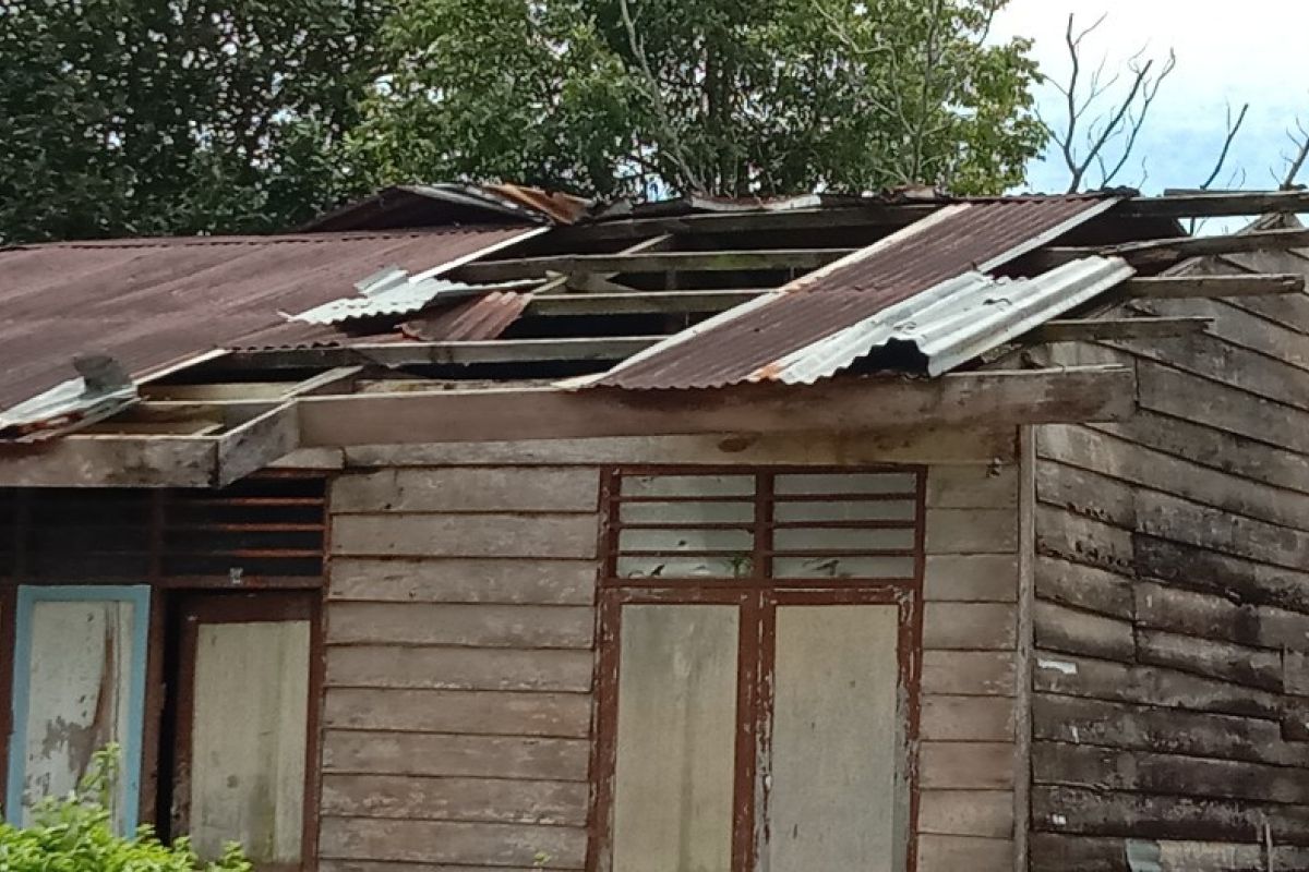 21 rumah di dua desa wilayah Simalungun diterjang puting beliung