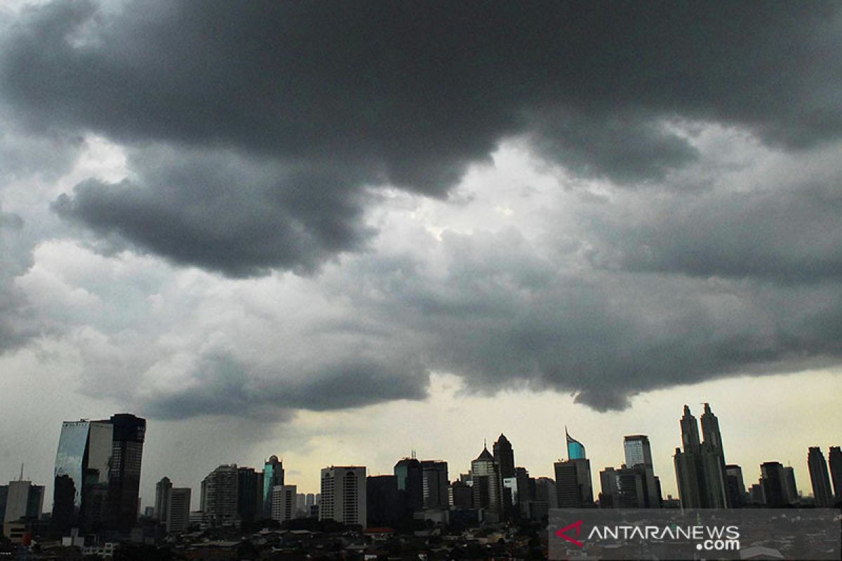 Waspada hujan berangin di tiga wilayah Jakarta Rabu siang hingga sore