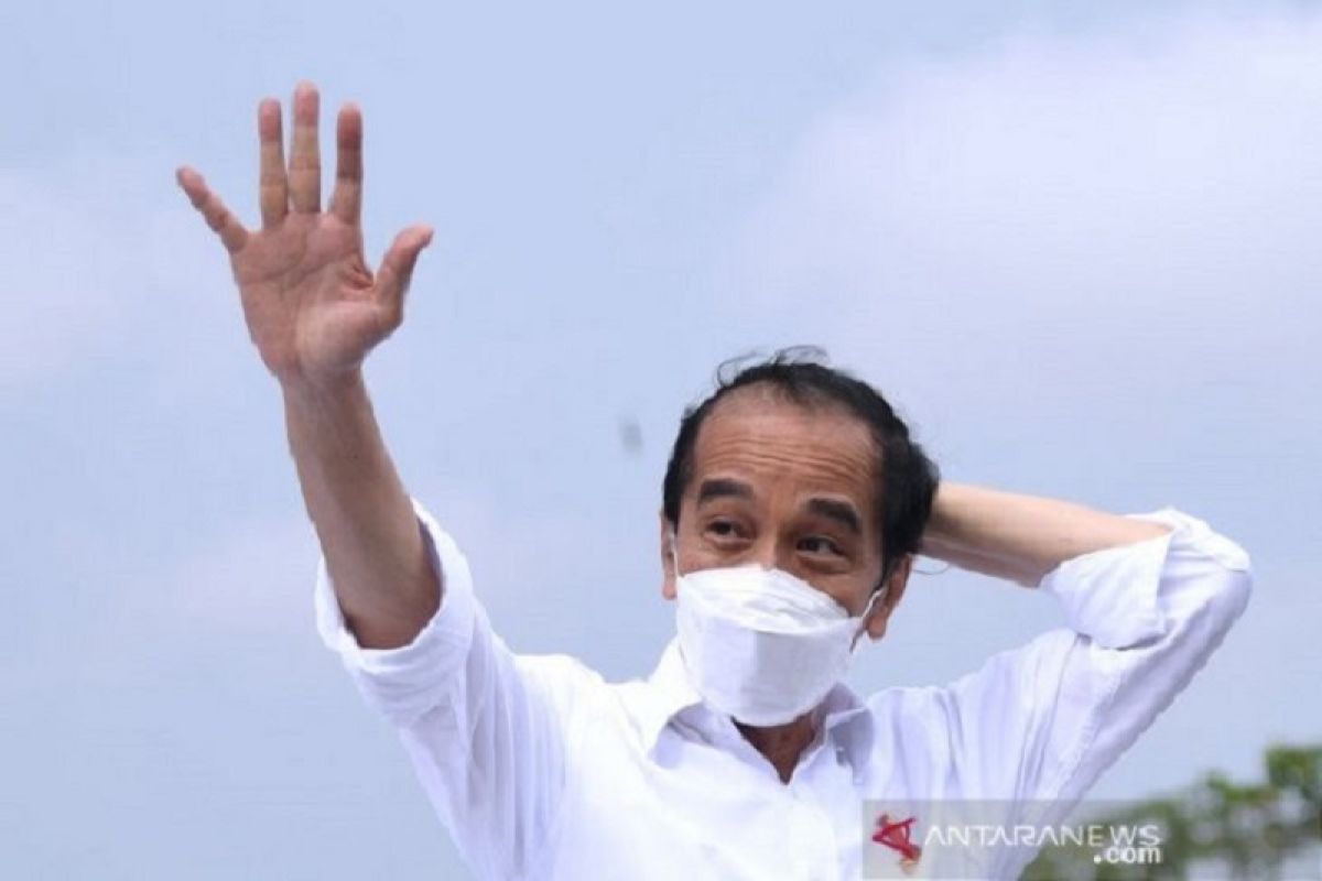 Presiden Joko Widodo meninjau vaksinasi massal di Gianyar dan Denpasar