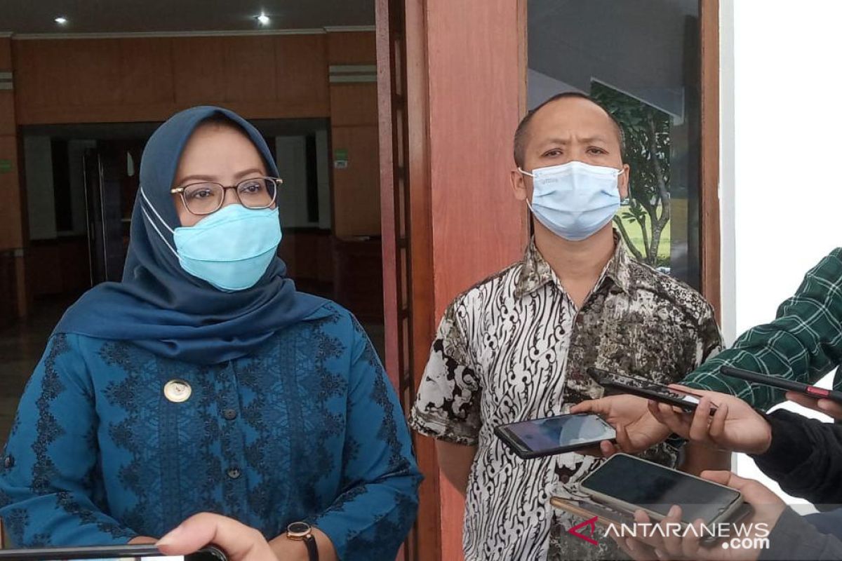 Bupati Bogor beri guru ngaji insentif untuk bantu kampanyekan prokes