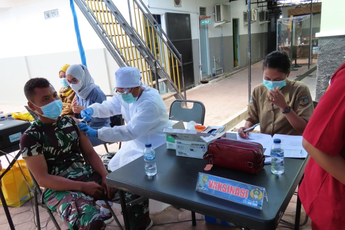 Prajurit TNI di Mimika mulai terima suntikan vaksinasi COVID-19
