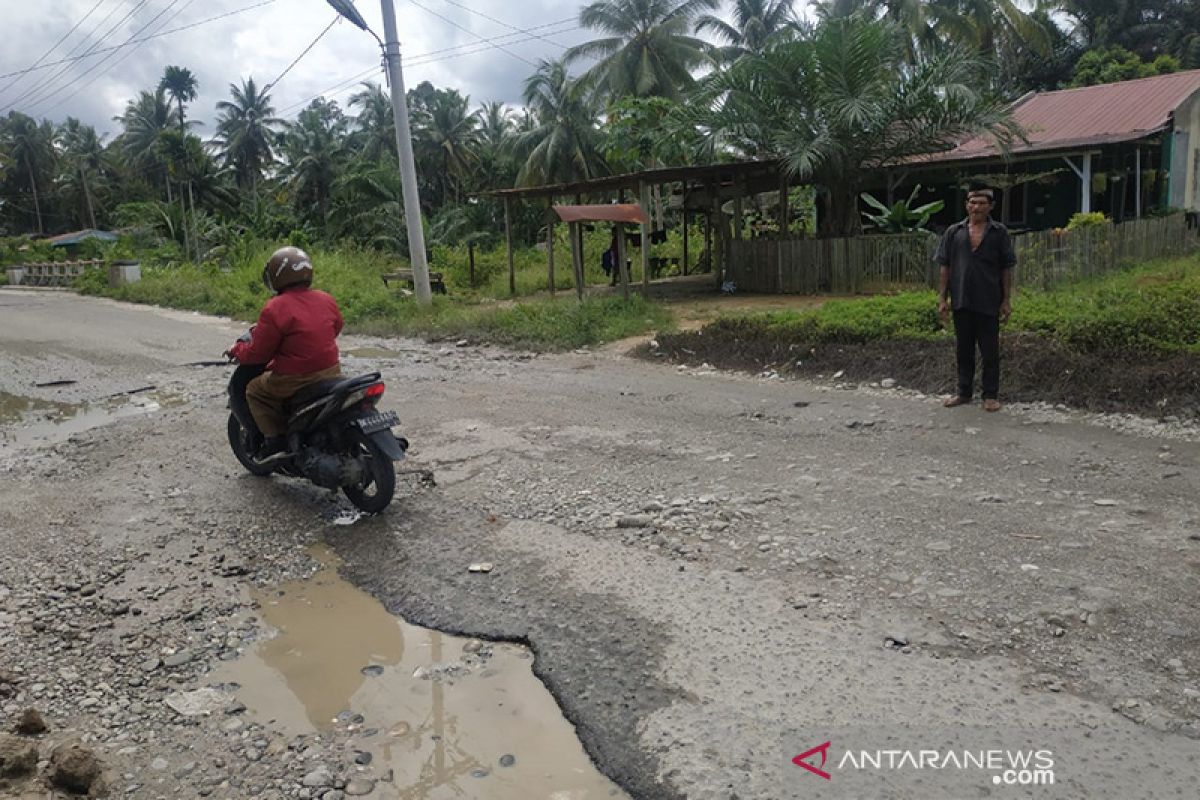 Jalan provinsi di Subulussalam rusak, sering makan korban